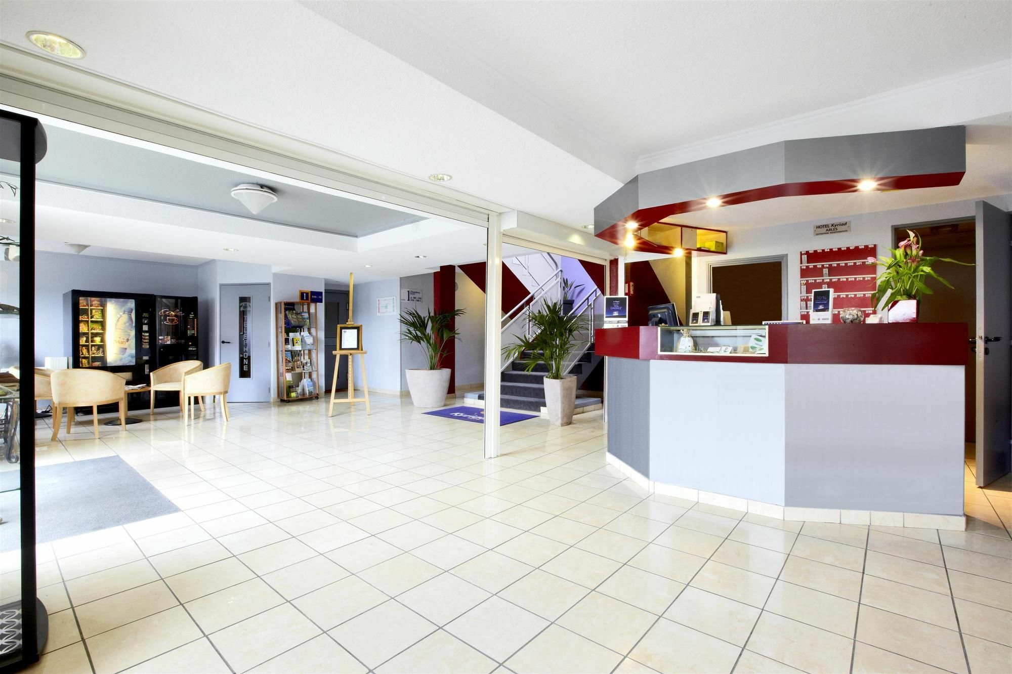 Kyriad Direct Arles Exterior foto